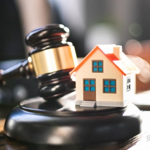 什么是纽约市房产交易中的地界窗（Lot-Line Window）?