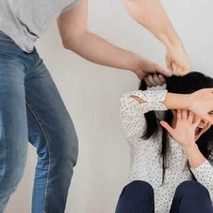 女性如何保护自己免遭受家暴